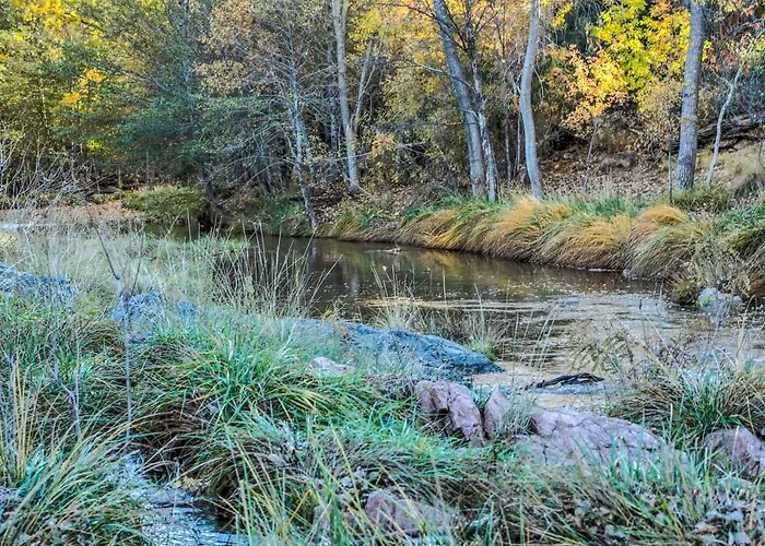 Holiday home Hot Tub & Deck: Waterfront Escape In Payson! *