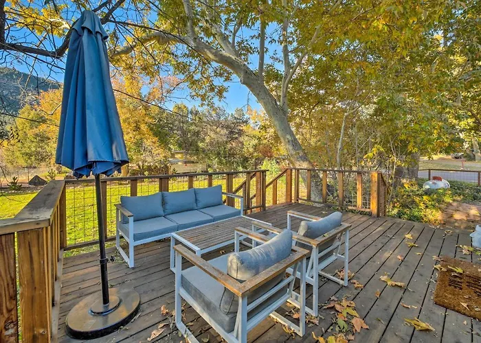 Hot Tub & Deck: Waterfront Escape In Payson! Holiday home