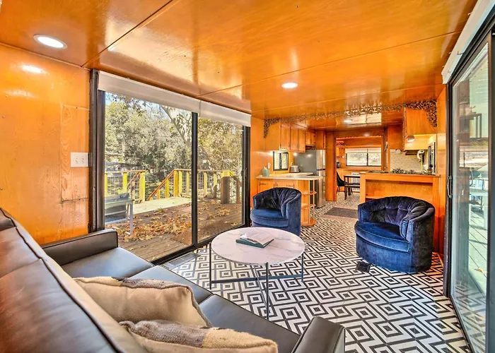 Hot Tub & Deck: Waterfront Escape In Payson! Holiday home *