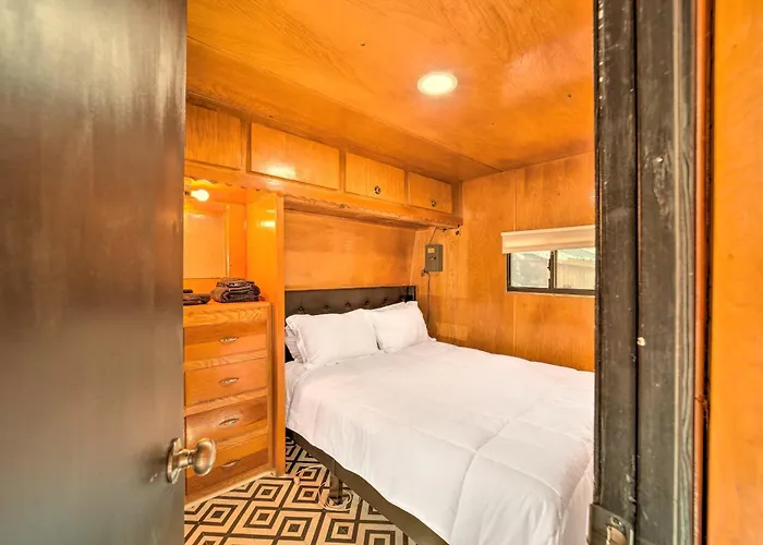 Hot Tub & Deck: Waterfront Escape In Payson! *