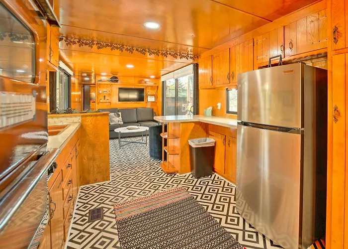 Hot Tub & Deck: Waterfront Escape In Payson! Holiday home