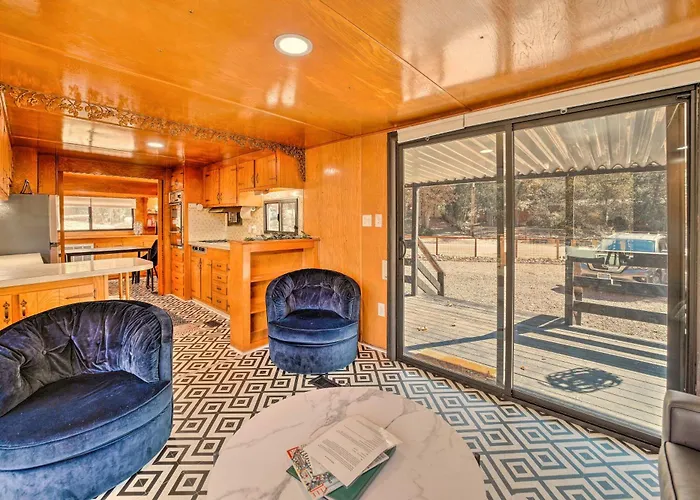 Hot Tub & Deck: Waterfront Escape In Payson! Holiday home *
