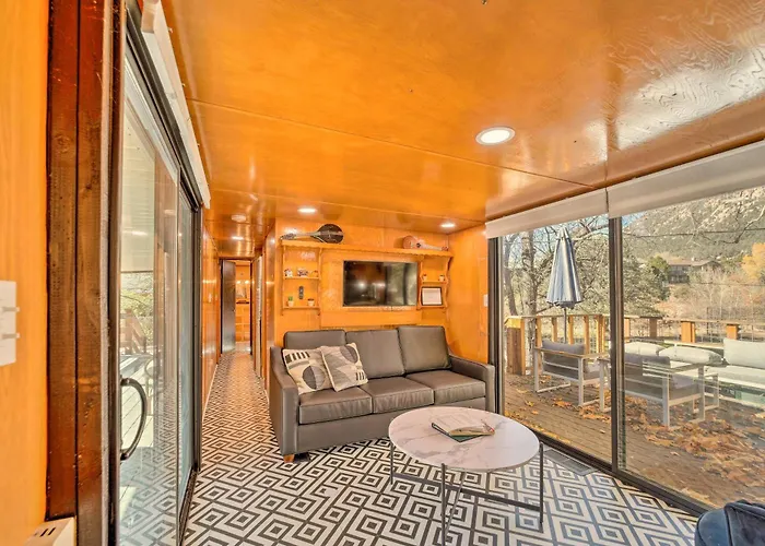 Hot Tub & Deck: Waterfront Escape In Payson!